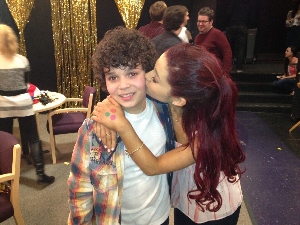 Image Ariana Kissing Cameron Feb 13 2013 Sam And Cat Wiki Fandom Powered By Wikia 2858