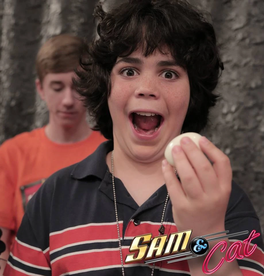 Image - BJ with an egg.jpg | Sam and Cat Wiki | FANDOM powered by Wikia