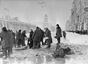 RIAN archive 907 Leningradians queueing up for water