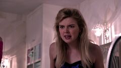 Bethany gritandole a SOphia