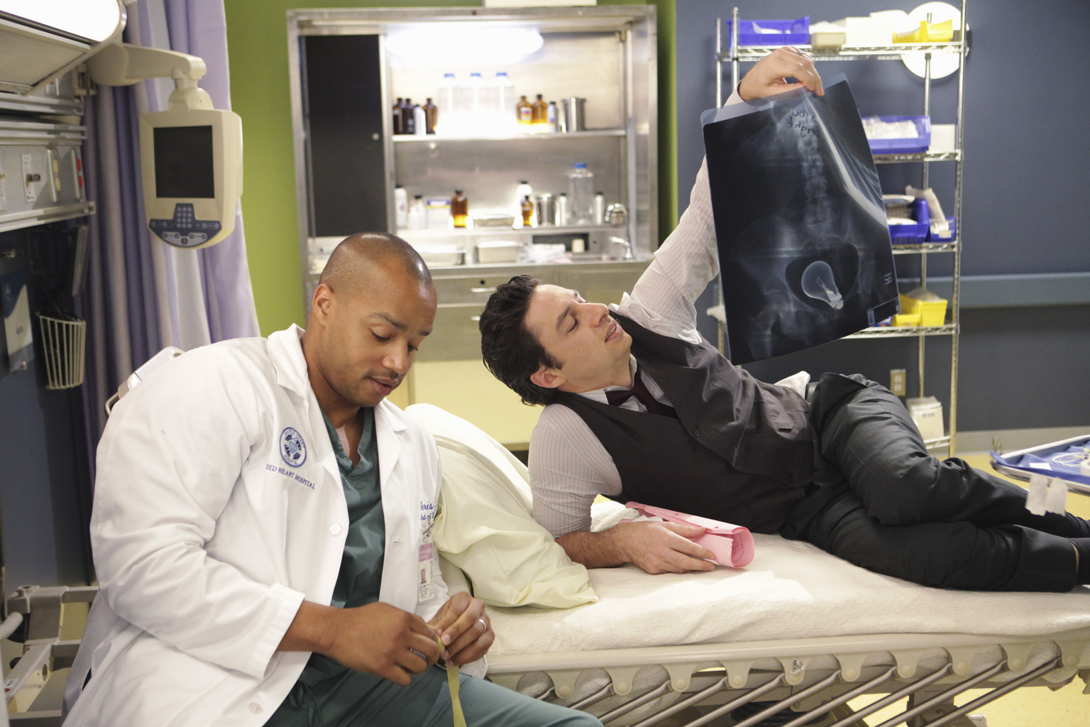 Image 9x5 Jd Turk In Patients Room Scrubs Wiki Fandom Powered By Wikia 