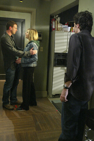 File:3x18 Elliot gets back with Sean.jpg