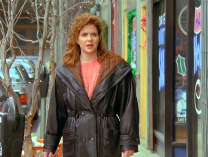 Deena Lazzari | WikiSein | FANDOM powered by Wikia