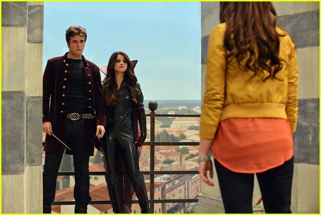 Archivo:Wizards-Of-Waverly-Place-special-The-Wizards-Return-Alex-Vs-Alex-Stills-selena-gomez-33420081-700-469.jpg