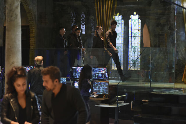 Datei:Shadowhunters 1x09.jpg
