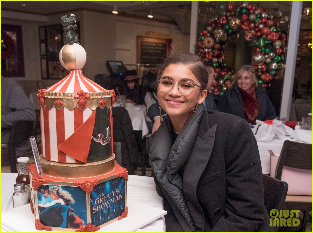 Image - Zendaya-greatest-showman-cake-06.jpg | Shake It Up Wiki | FANDOM powered by Wikia