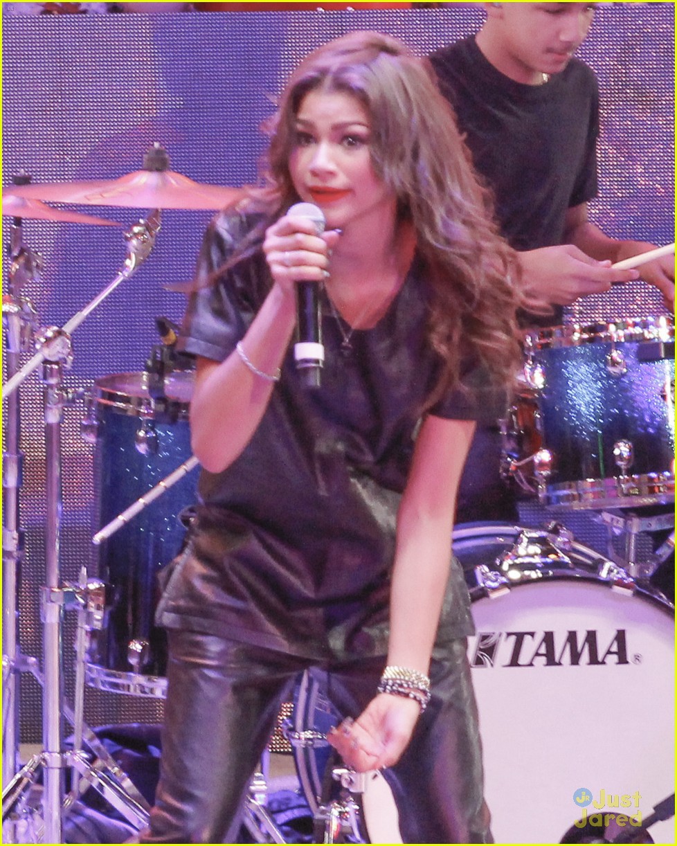 Image - Zendaya-toys-for-teens-event-performer-20.jpg | Shake It Up