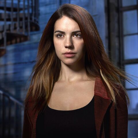 File:Adelaide Kane.jpg