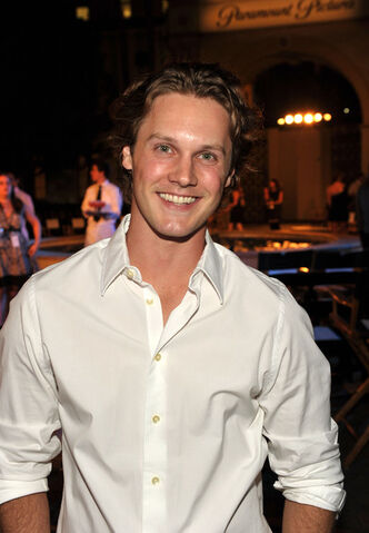File:8th+Annual+Teen+Vogue+Young+Hollywood+Party+EOD80BH2mbHl.jpeg