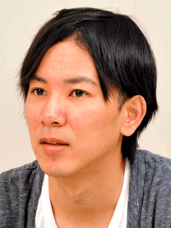 File:Isayama at his desk.png