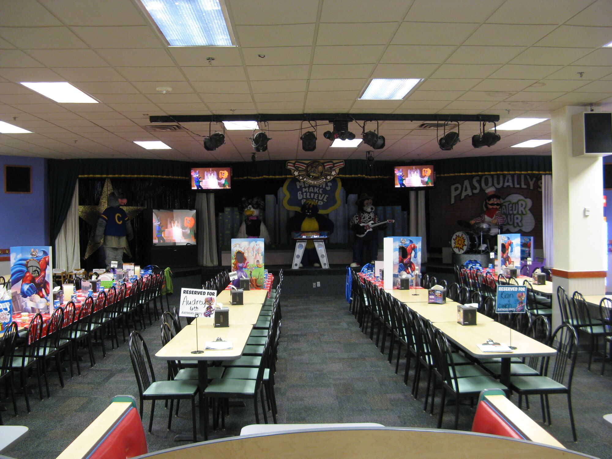 Image Chuck E. Cheese's 3Stage Peoria IL.jpg Pizza Wiki