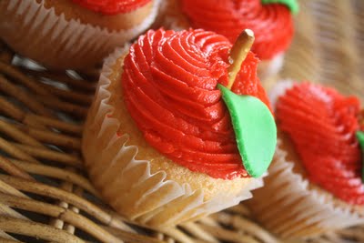 Apple Cupcake Tilt