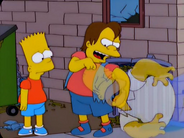 Nelson dando uma moca em homer