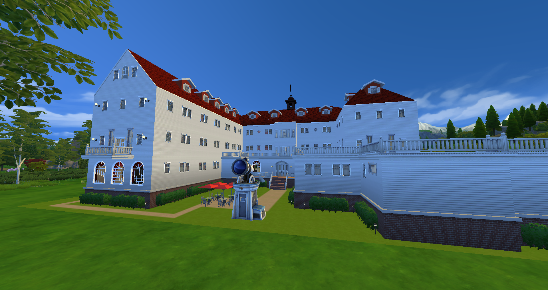 THE BACKYARD VIEW OF HOTEL
