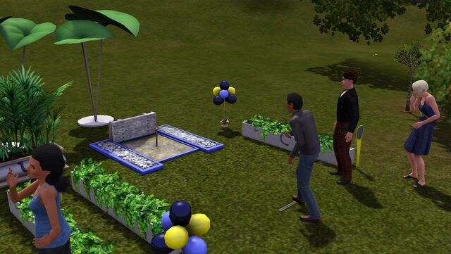 File:Festival spring - horseshoe court.jpg
