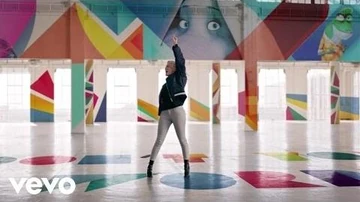 Tori Kelly Tells Us Don T You Worry Bout A Thing In New Music Video