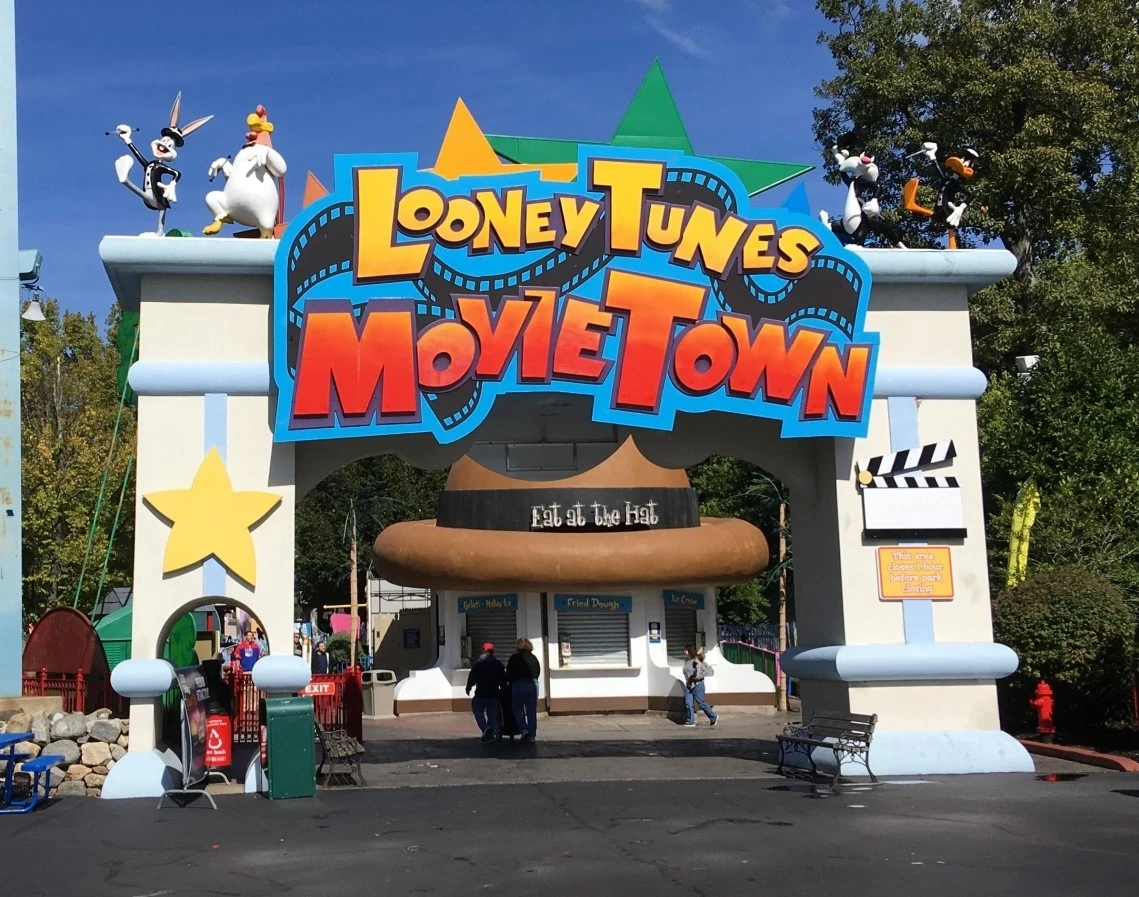 Looney Tunes Movie Town (Six Flags New England) Six