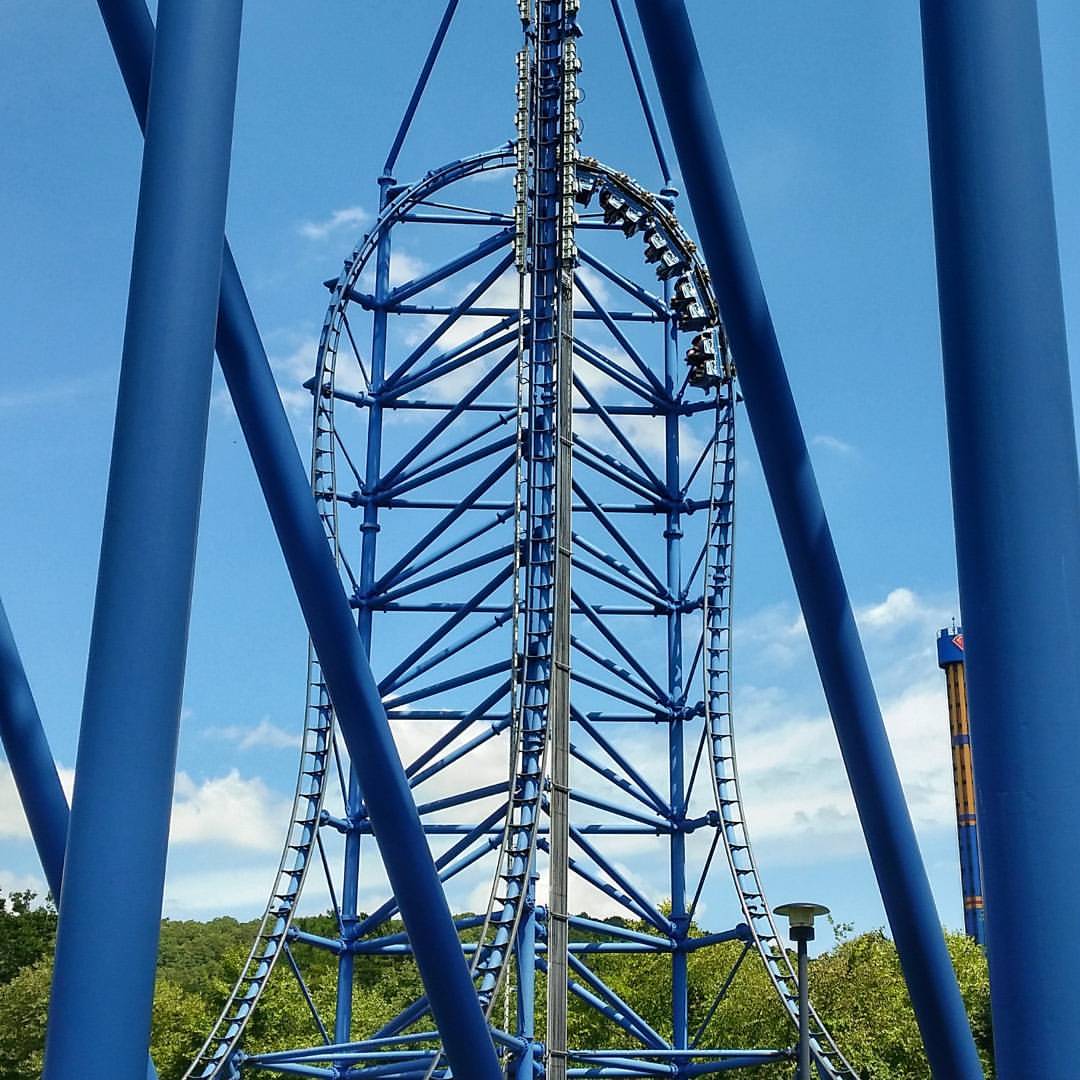 Mr. Freeze: Reverse Blast | Six Flags Wiki | Fandom