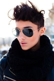 100202-Androgyny-Stockholm-Kungstradgarden-12