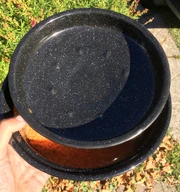 Upside-down lid tip