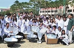 UMS students with cookers