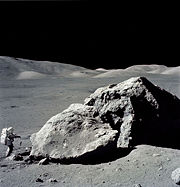 Moon-apollo17-schmitt boulder