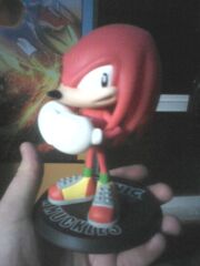 Knuckles statuette