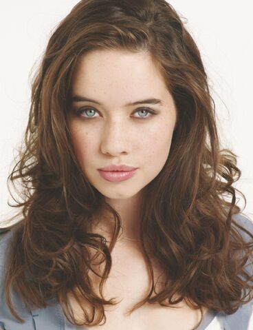 File:Anna Popplewell -.jpg