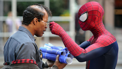 Spidey y Max