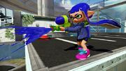 An-inkling-fires-a-splattershot-