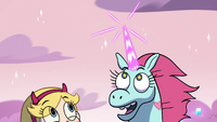 S3E35 Pony Head has a brand new horn