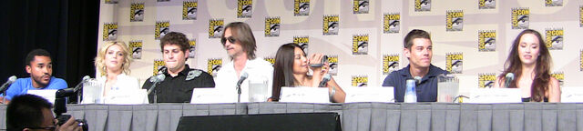 Файл:Stargate Universe Panel Comic Con 2009.jpg