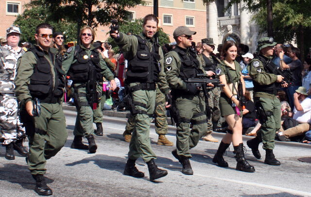 Файл:Stargate SG-1 SG team Dragon Con 2008 cropped.jpg