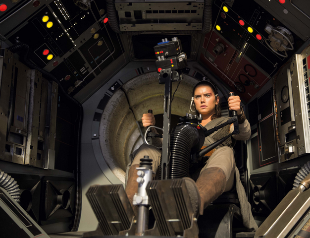 File:Rey in Falcon Turret TLJ.png