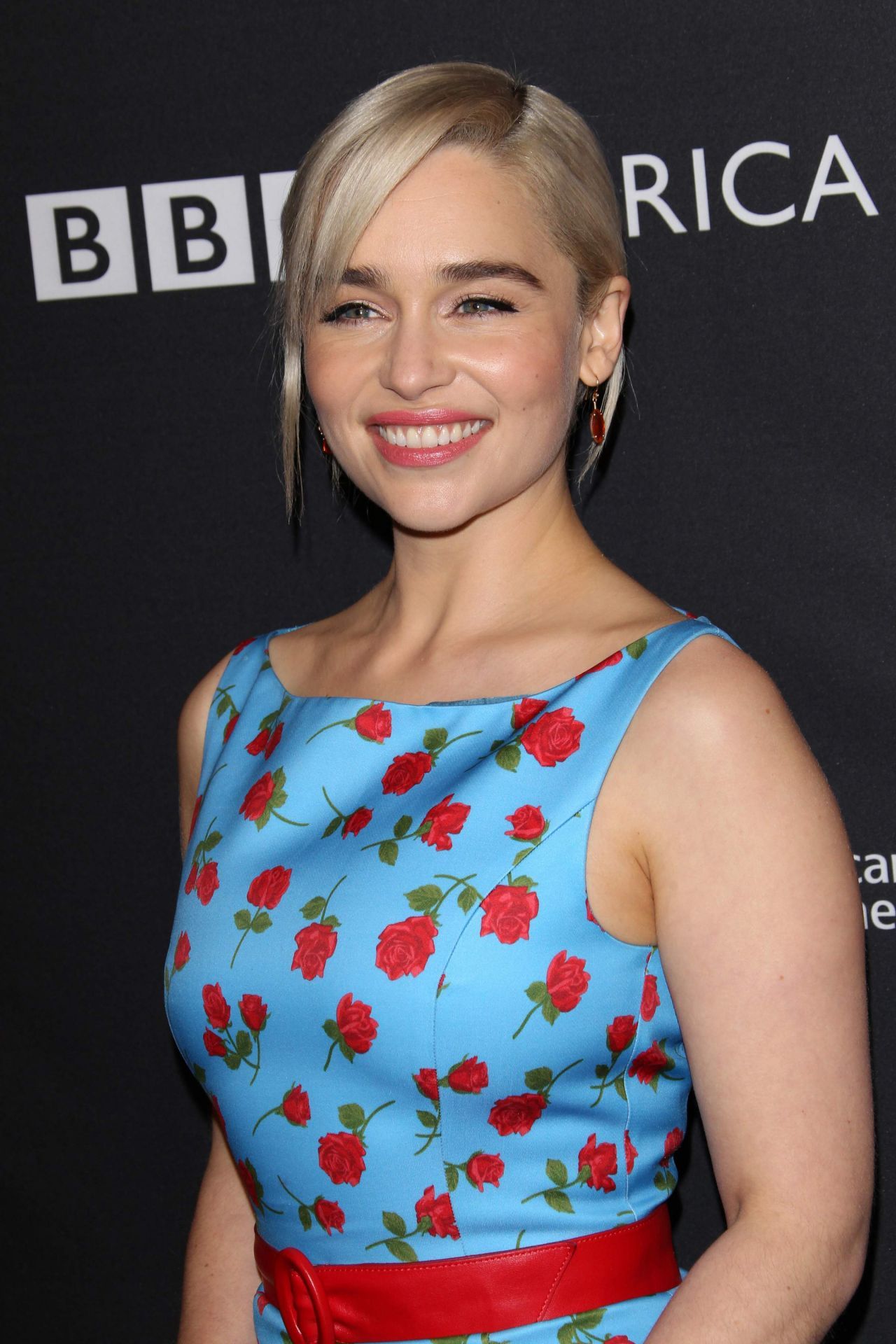 https://vignette.wikia.nocookie.net/starwars/images/f/f4/Emilia_Clarke_BAFTA_Wook.jpg/revision/latest?cb=20180430020237