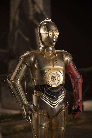 ファイル:C-3PO with red arm.jpg