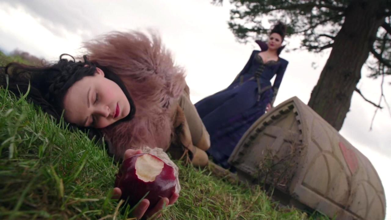 Poisoned apple Once Upon a Time Wiki FANDOM powered by Wikia
