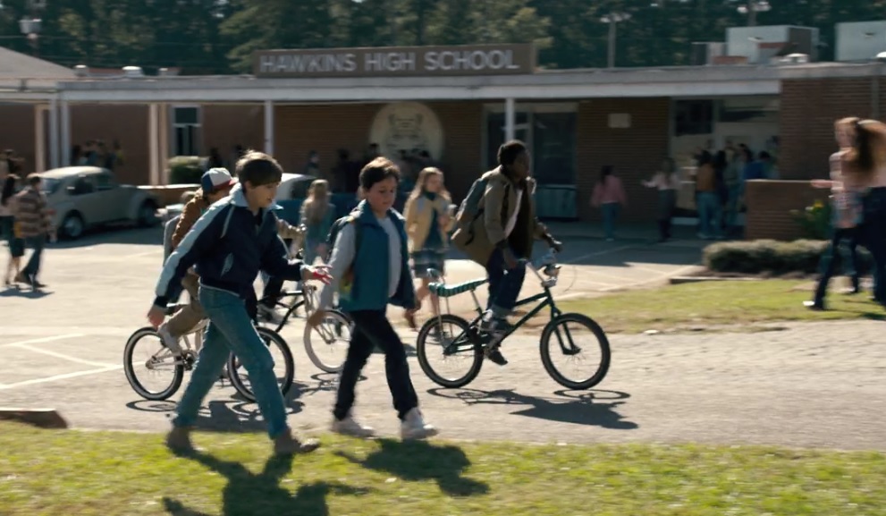 Очень странный город. Hawkins High School сериал. Хоукинс ОСД. Hawkins stranger things. Stranger things Hawkins School.