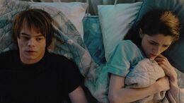 Stranger-things-nancy-wheeler-jonathan-byers-charlie-heaton-Favim.com-4796685