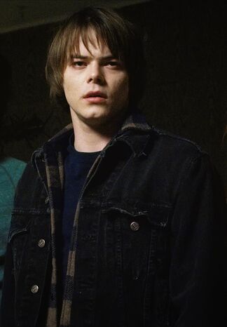 File:Jonathan Byers.jpg
