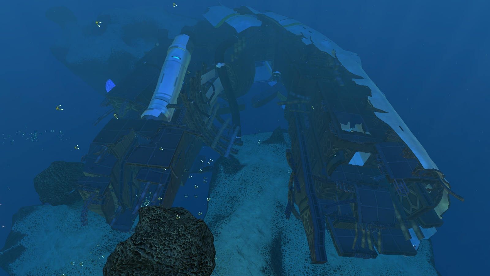 Магнетит subnautica below zero. Руины Авроры Subnautica. Subnautica затонувшие корабли. Обломки Авроры Subnautica.