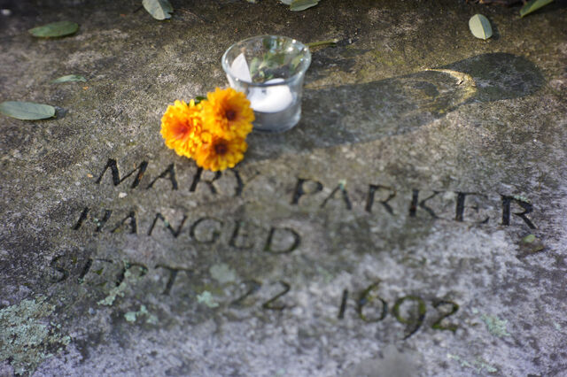 File:Mary-parker-memorial.jpg