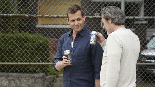 File:S03E06Promo02 - Harvey Gordon.jpg