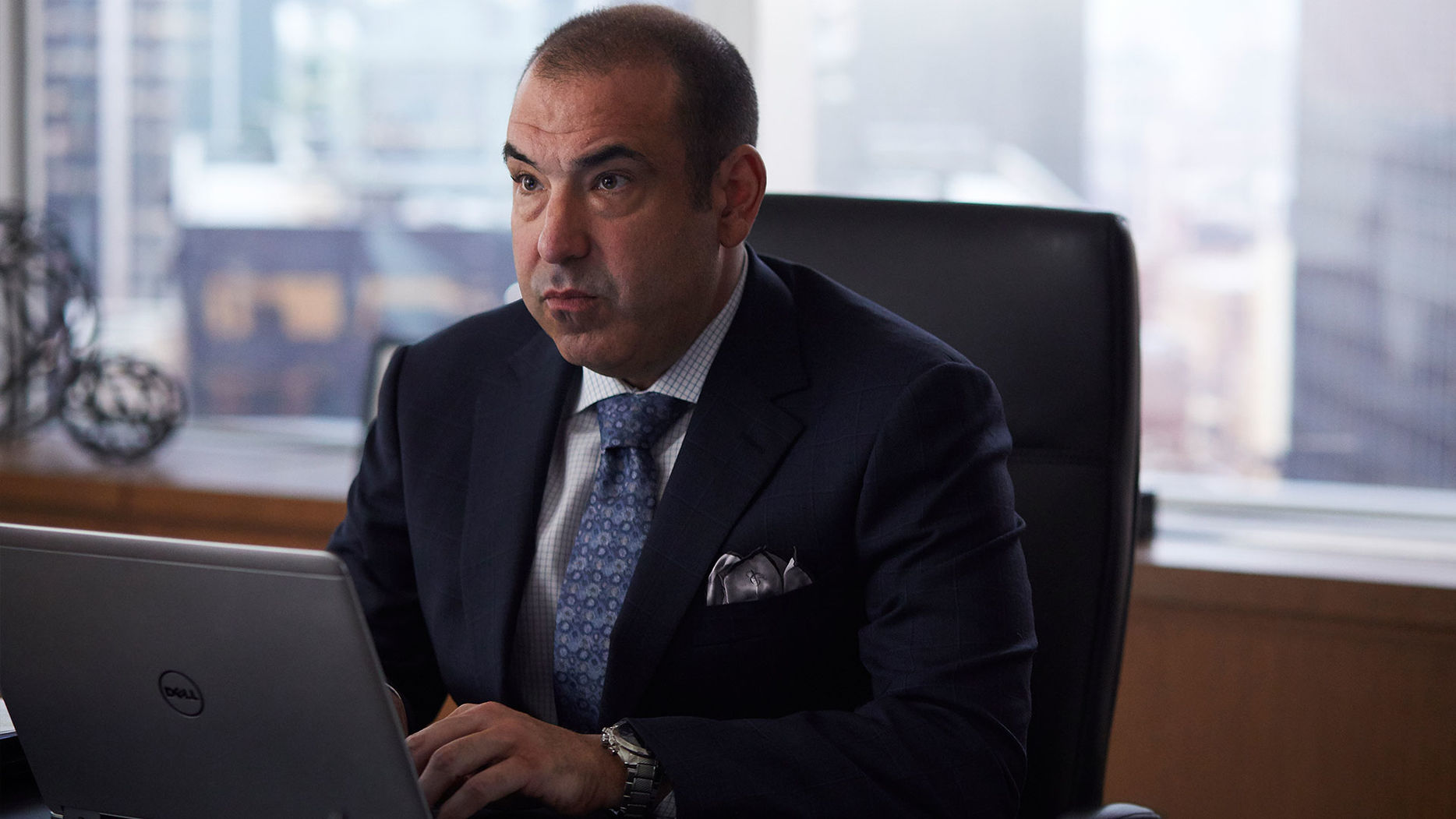 Image S07E08Promo09 Louis.jpg Suits Wiki FANDOM powered by Wikia
