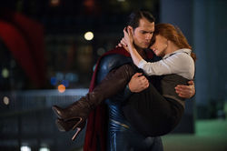 Superman regresa del exilio a tiempo para salvar a Lois