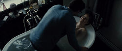 Clark abrazando a Lois