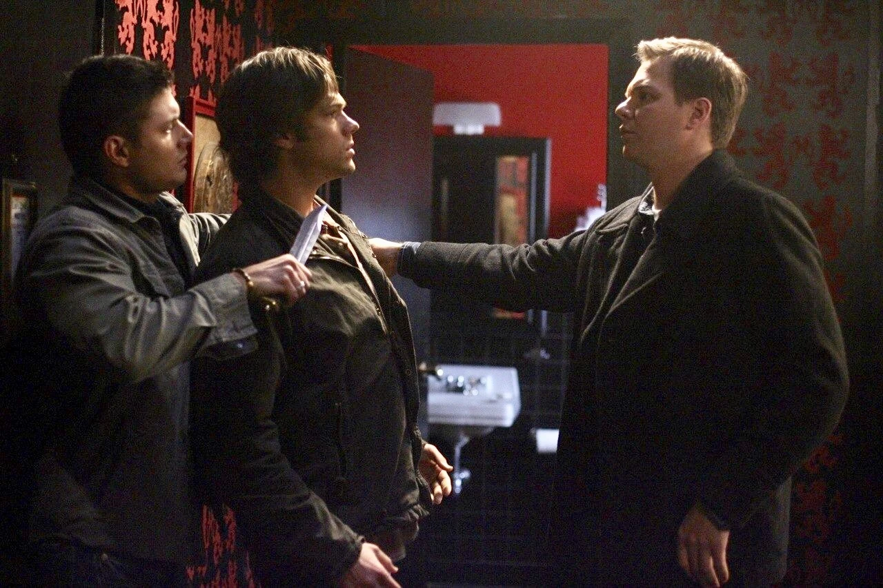 Сверхъестественное 15езон. Сверхъестественное доступно до 27 декабря. Сэм и дин 15 сезон. Дин винчестер 15 сезон. Сверхъестественное 2 сезон 11.