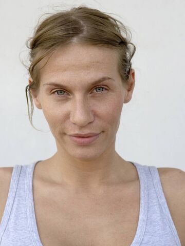 File:Julianna Robin08.jpg
