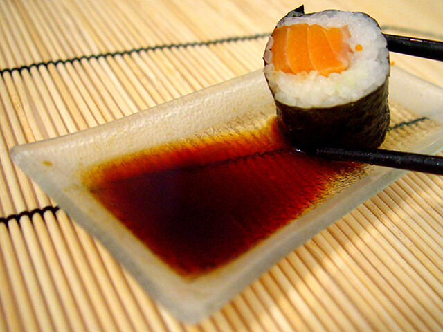 File:Salmon roll (巻き鮭).jpg