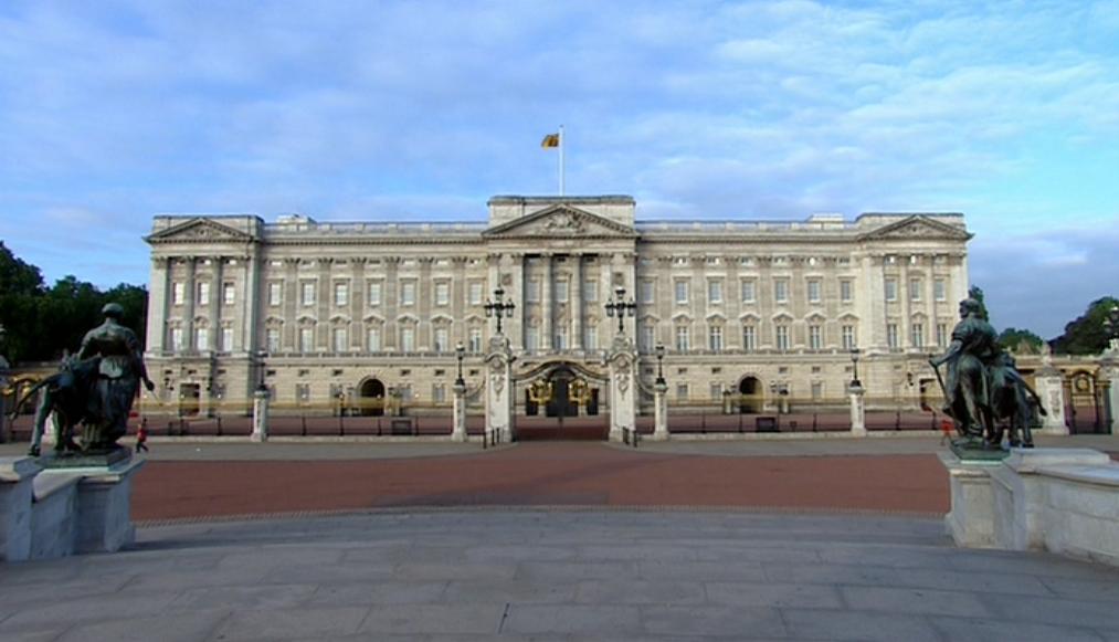 buckingham palace tardis fandom powered by wikia buckingham palace size
